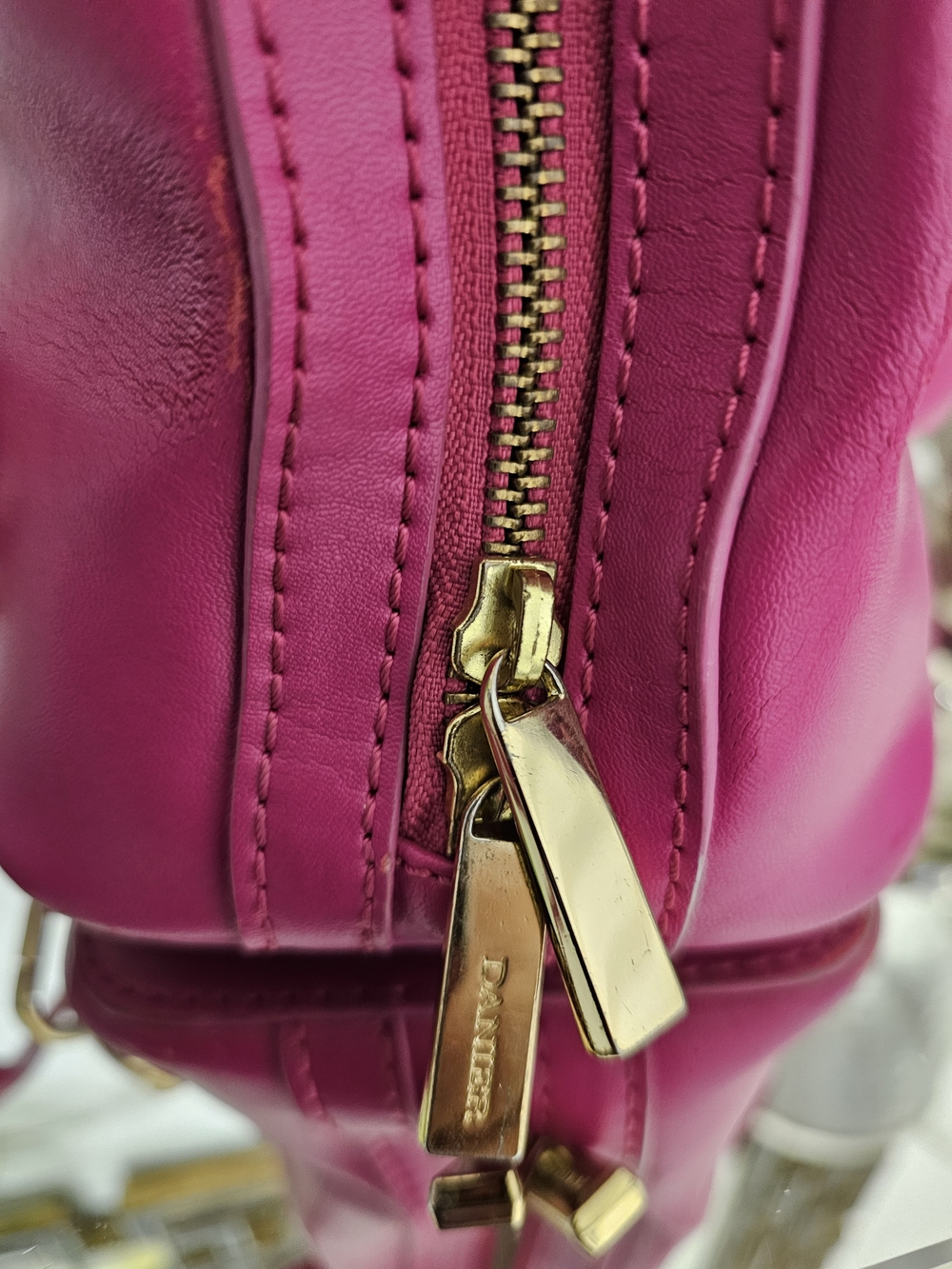 Danier Women’s Fuchsia Leather Backpack Classic Structured Style - Picture 5 of 7